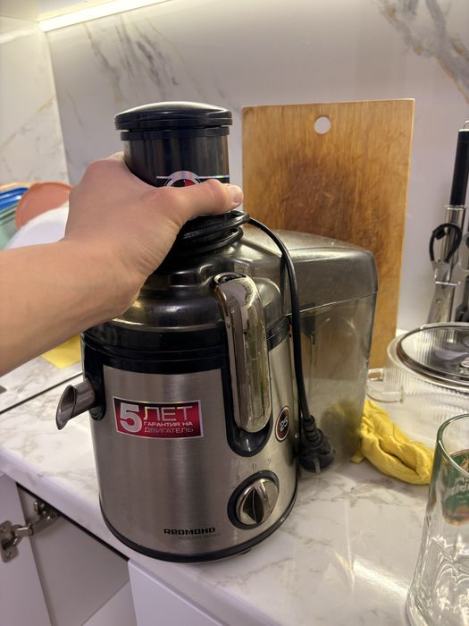 Соковыжималка продаю