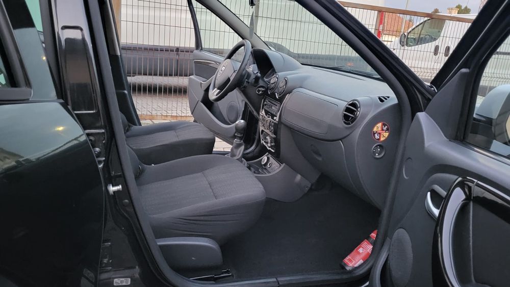 Vând Dacia Duster 4x4 motor 1,5 diesel euro 5 imepcabilă recent adusă