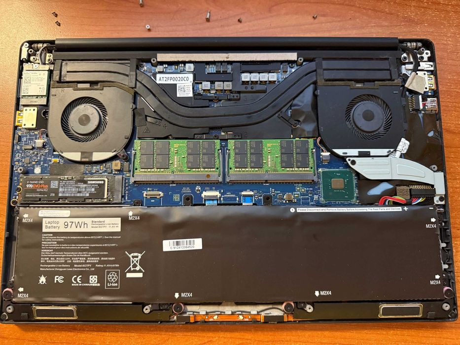 Лаптоп LENOVO P1 Gen2 i9-9880H,64GB RAM, 512GB NVME SSD, OLED 4K Intel