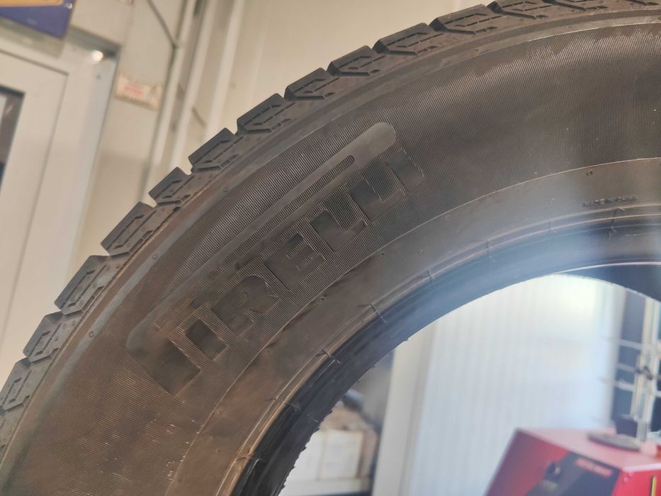 2бр.зимни гуми 215/65/16 Pirelli