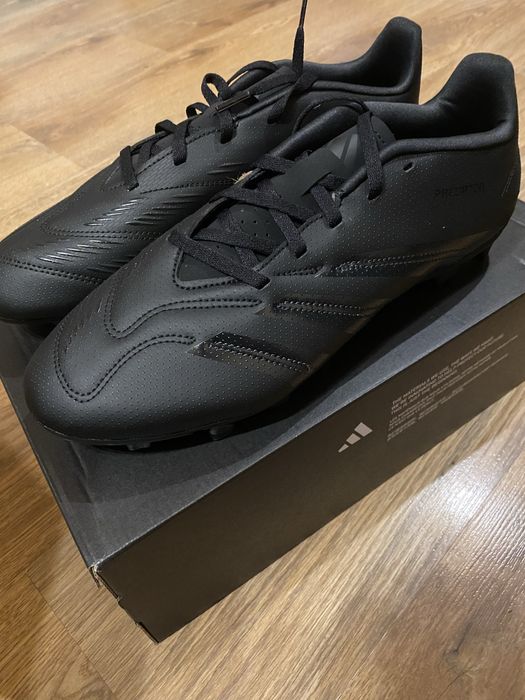 Нови Бутонки Adidas Predator club FxG