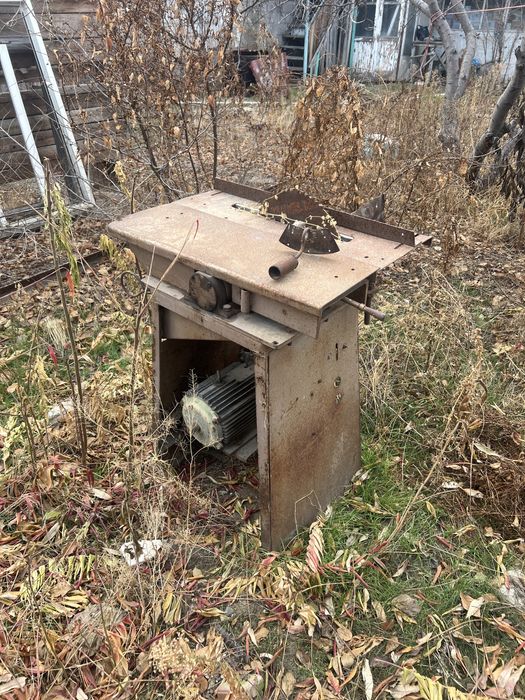 Циркулярная (дисковая) пила / деревообрабатывающий станок