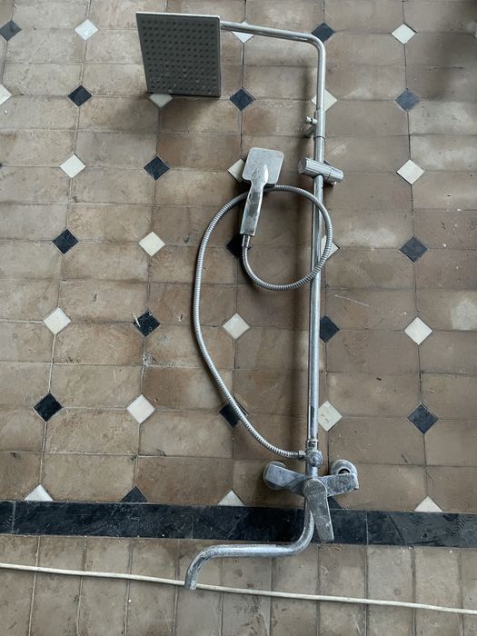 Смиситель душга комплект лейкалари билан холати зўр