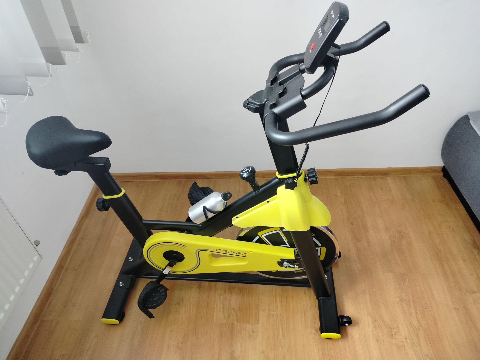 Bicicleta spinning TECHFIT SBK1000, volanta 8kg,