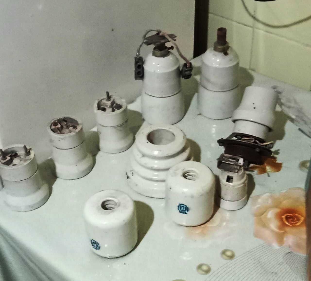 Продам фарфоровые изоляторы. Советские.