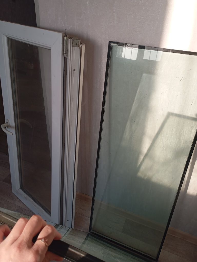 Продам б/у стеклопакет 3 шт