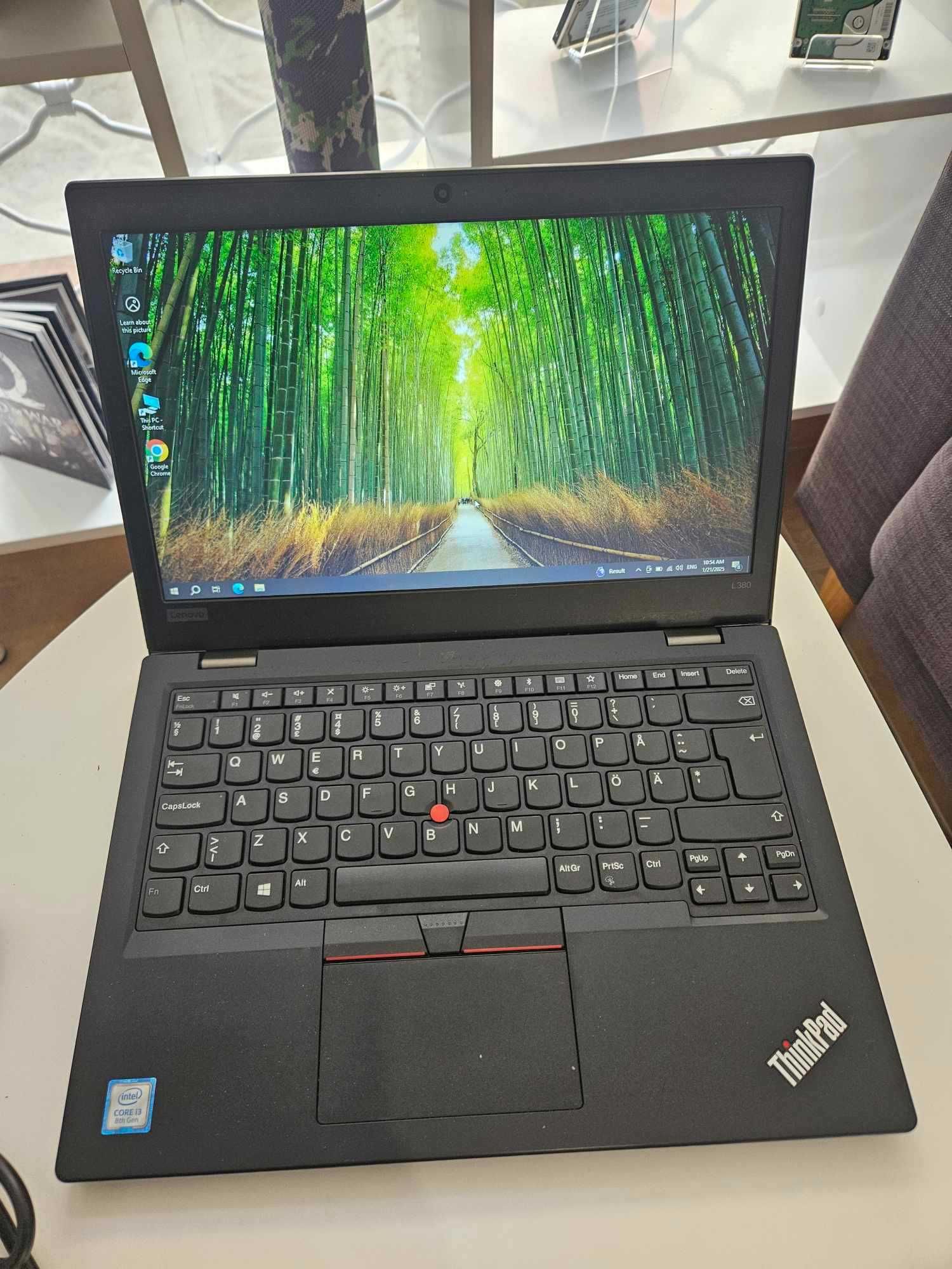 +Гаранция! Лаптоп Lenovo Intel Core i3-8130U / 8GB RAM / 256GB SSD