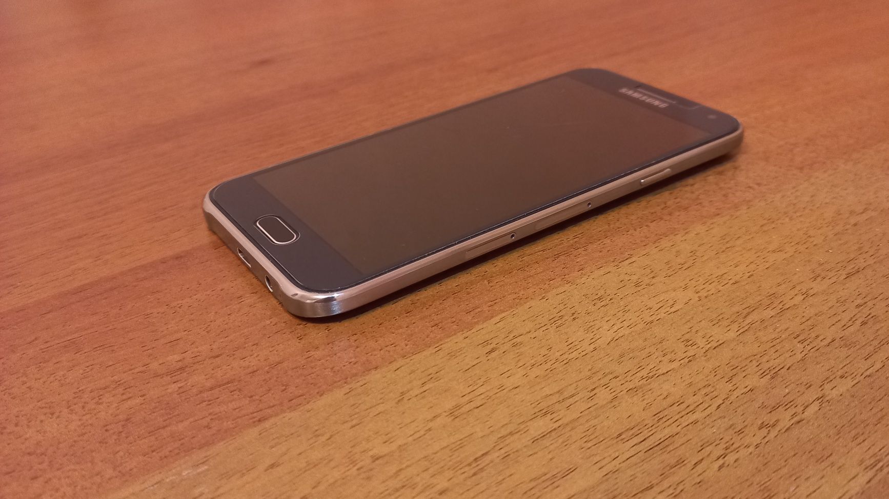 Продаётся на запчасти смартфон Samsung Galaxy E5 SM-E500H/DS