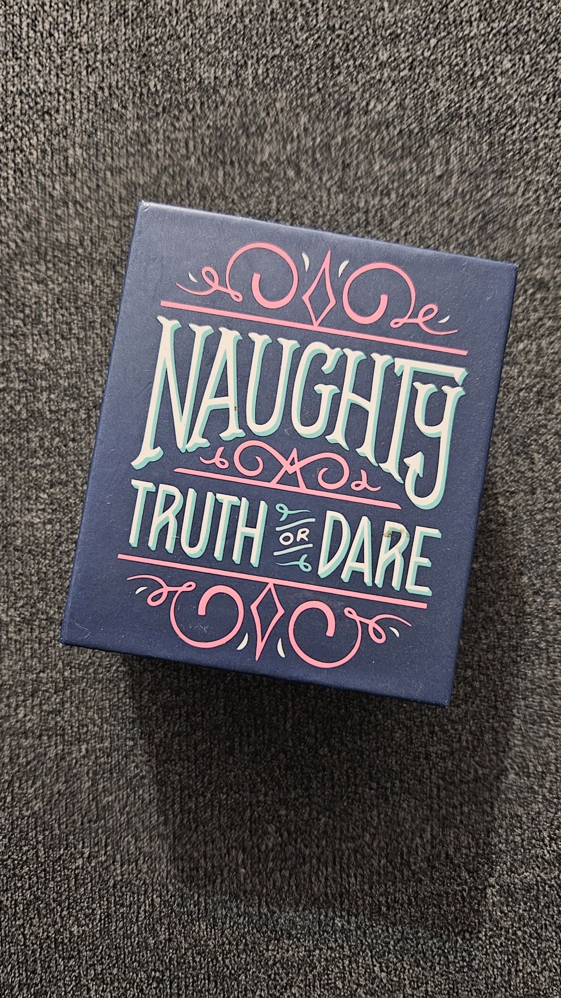 Joc de societate naughty truth or dare