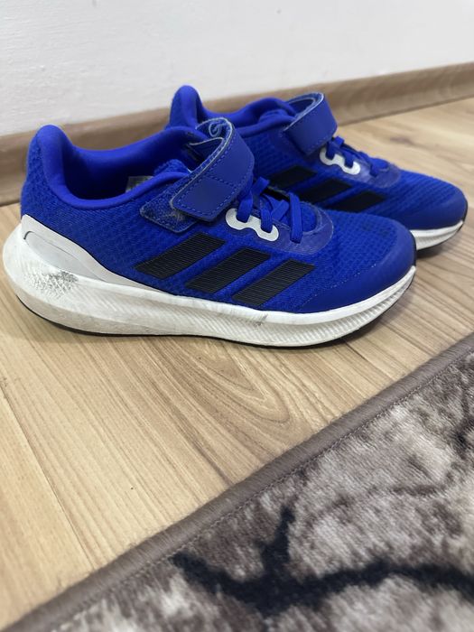 Маратонки адидас номер 33