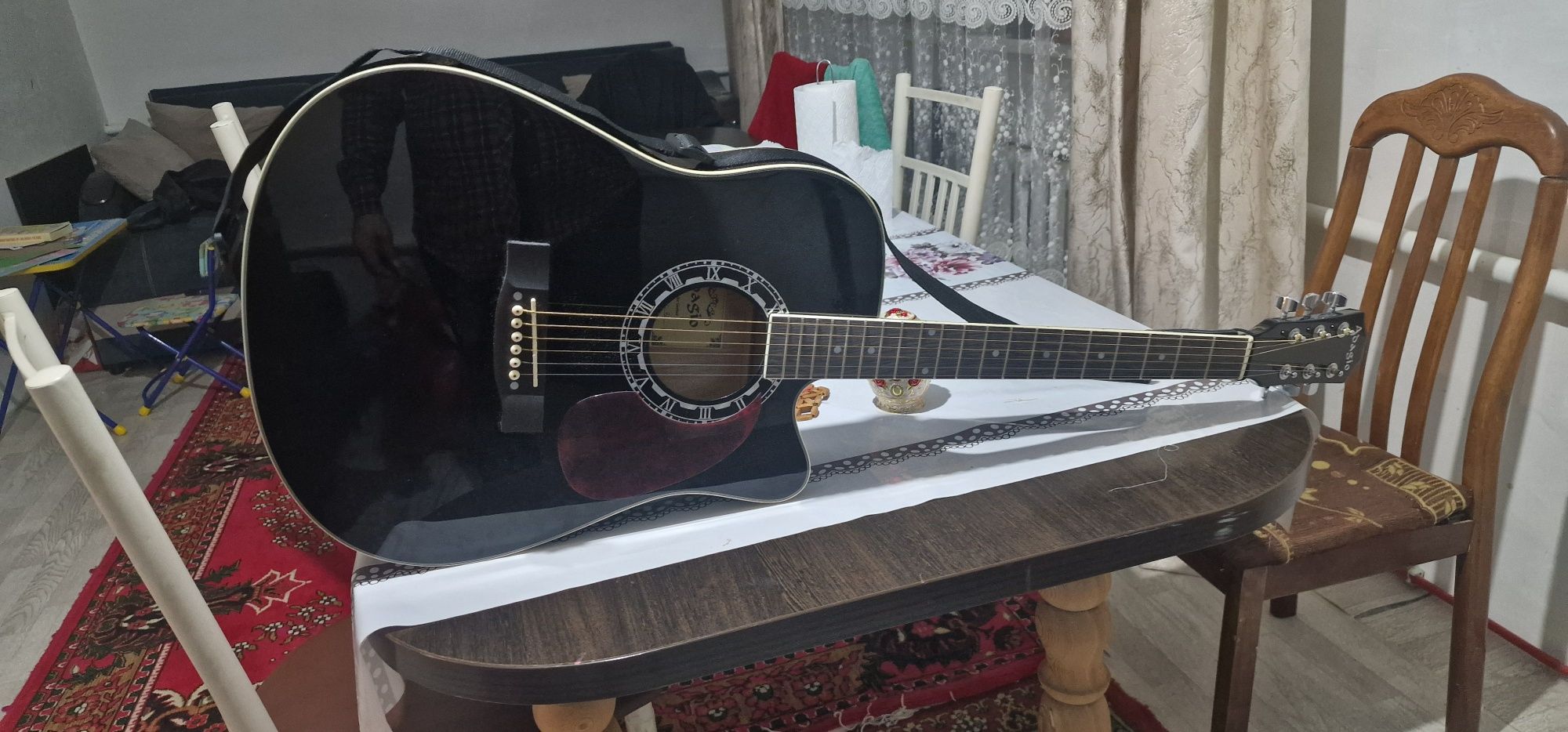 Гитара продам в идеальном состоянии без сколов царапин.
