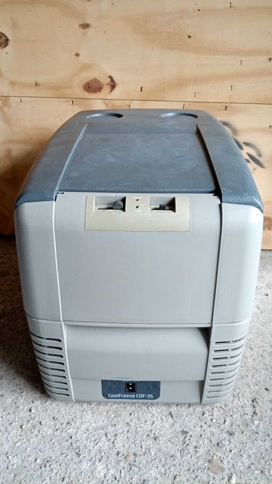 Компресорен хладилник WAECO за каравана/кемпер на 12/24 волта