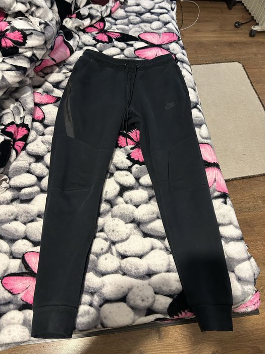 Vand pantaloni nike tech flech