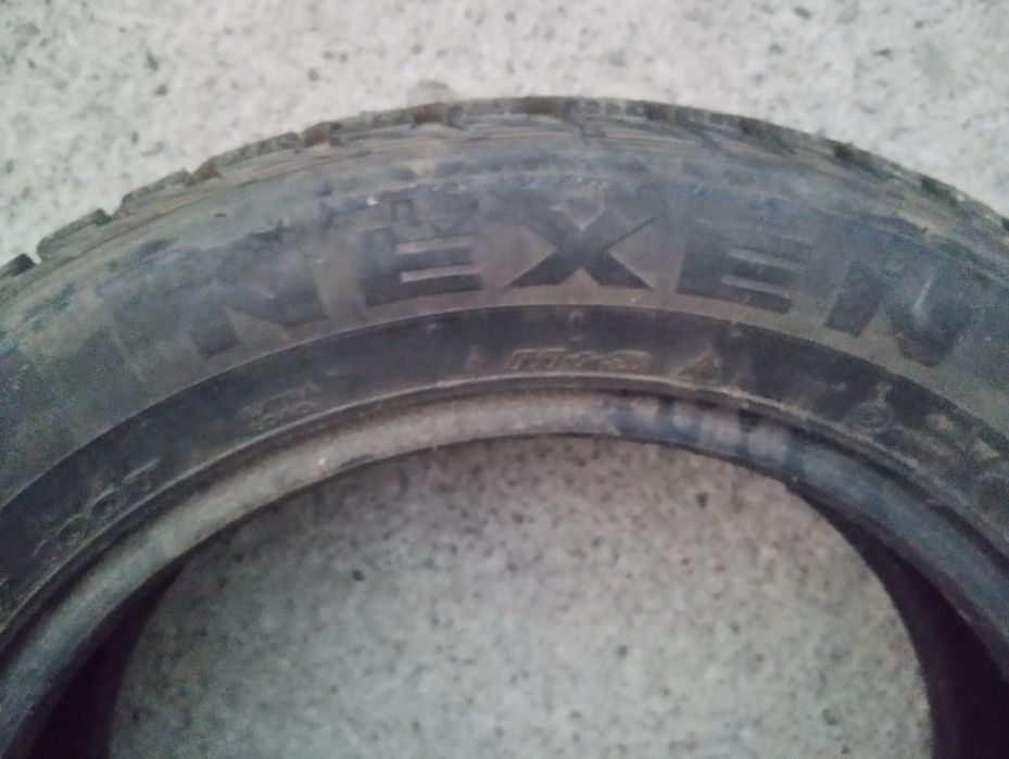 Продам, зимние шипованные шины Nexen Winguard