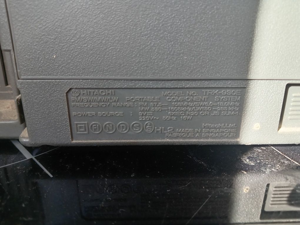 Радио-касетофон Hitachi-trk-930e fm