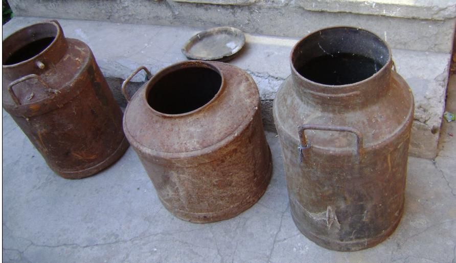 Стари ръждясали гюмове
