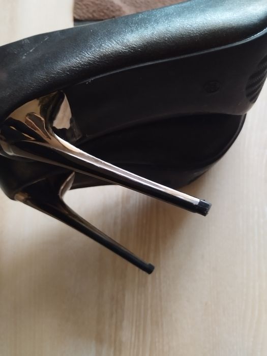 Официални обувки на ток