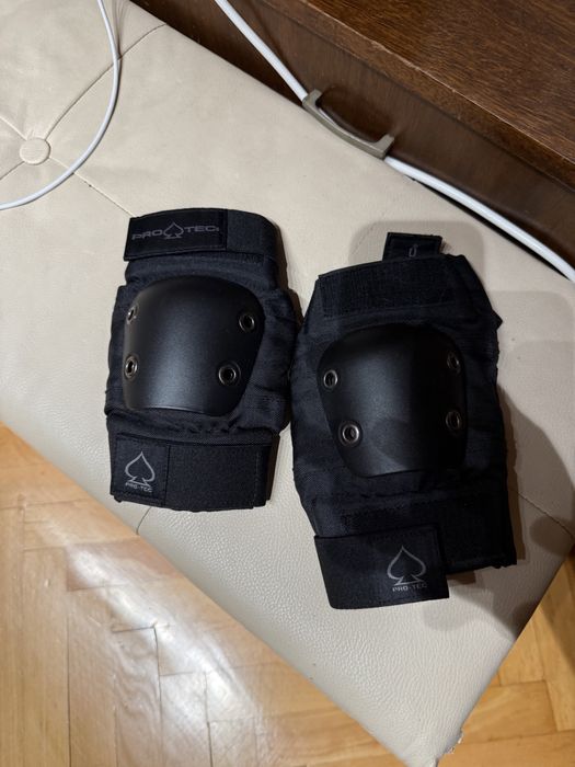 Наколенки, каски и налакътници