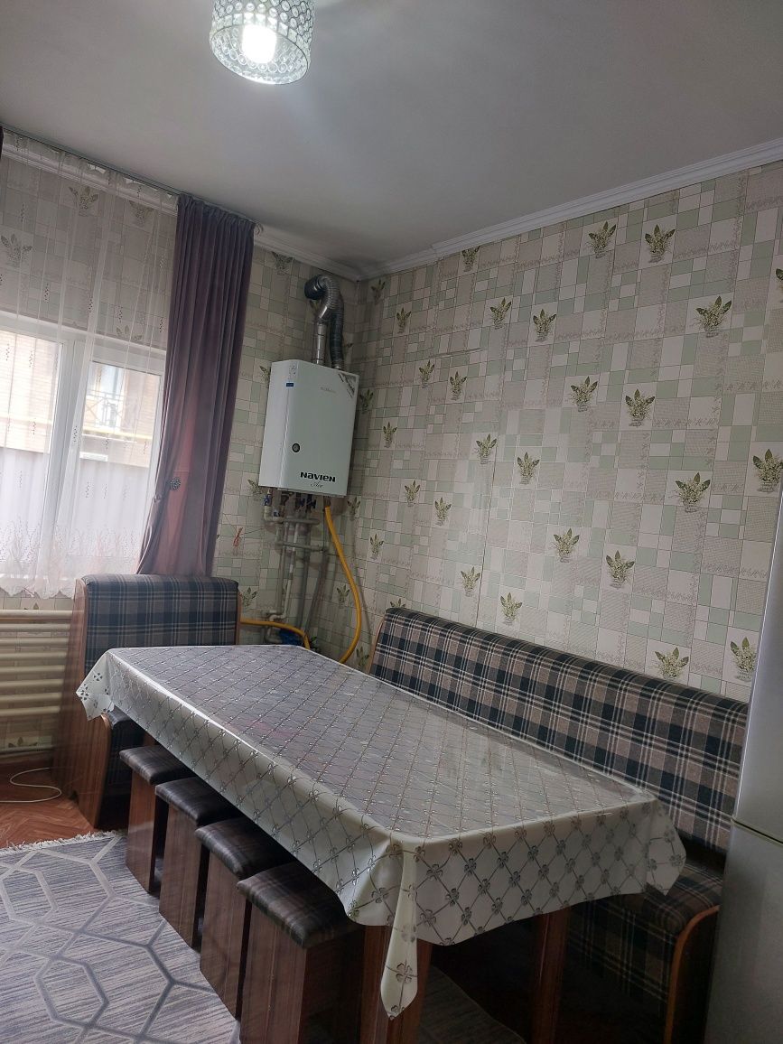 Продам стол и стулья