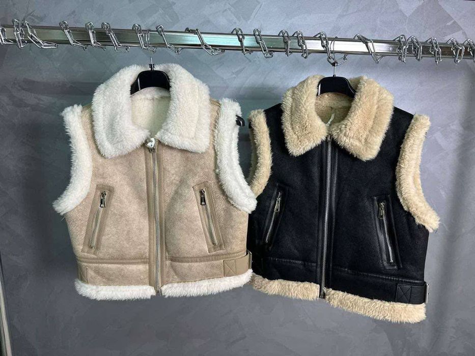 Дамски елек в черно и Бежово