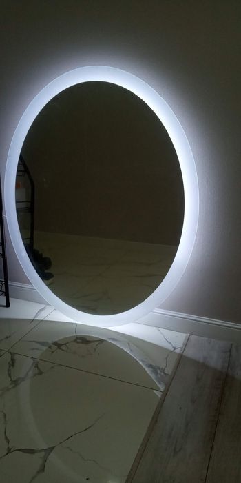 Продам зеркало с подсветкой