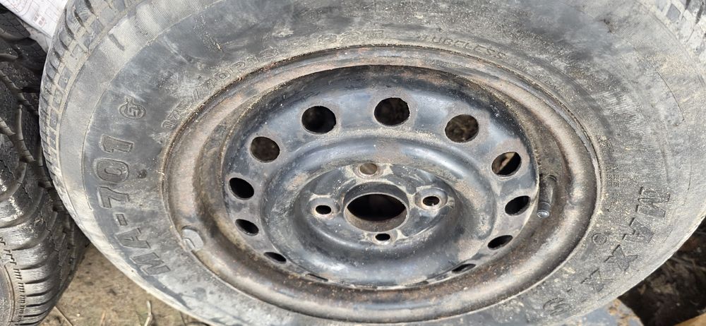 De vanzare 4 roti tabla 13" 4x100 Honda Civic SH.
De vanzare 4 roti ta