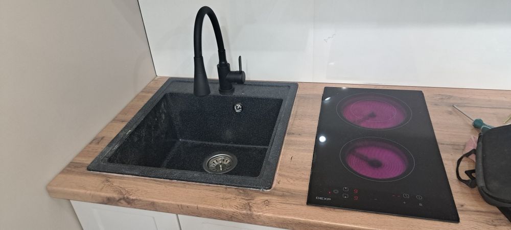 Установка: Кухонной Мойки, Смесителя, Крана и Сифона, Мойки и Плиты.