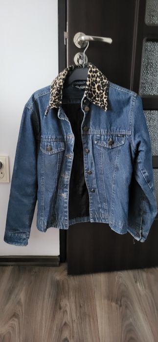 Vând geaca denim