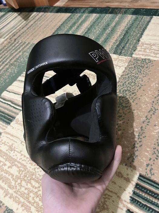 Продам или обменяю шлем на перчатки весинг две пары синии и красный