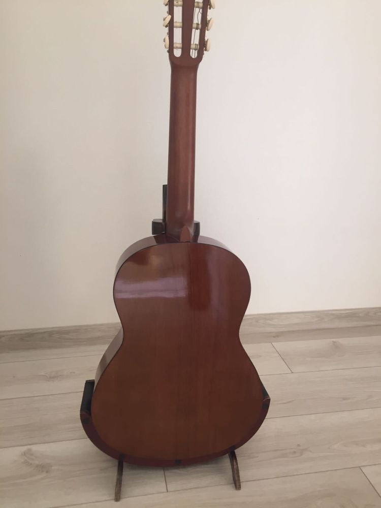 Классическая гитара Yamaha C45 с подставкой и чехлом