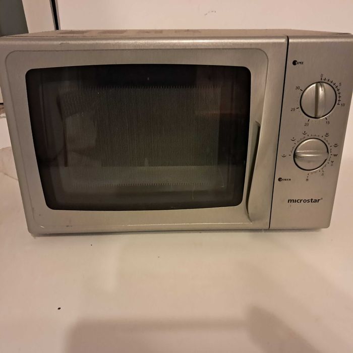 Cuptor cu microunde