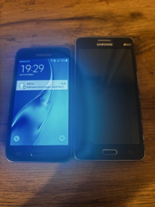 Продается 2 телефона самсунг j1 и другой samsung