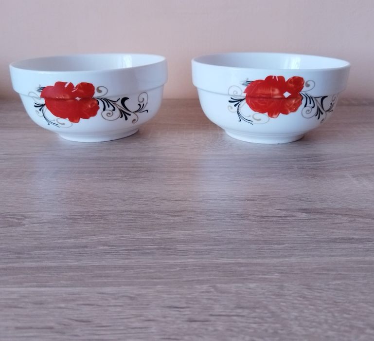 Порцеланови чинии и купи