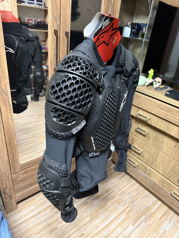 Протекторна жилетка Alpinestars Bionic Action V2