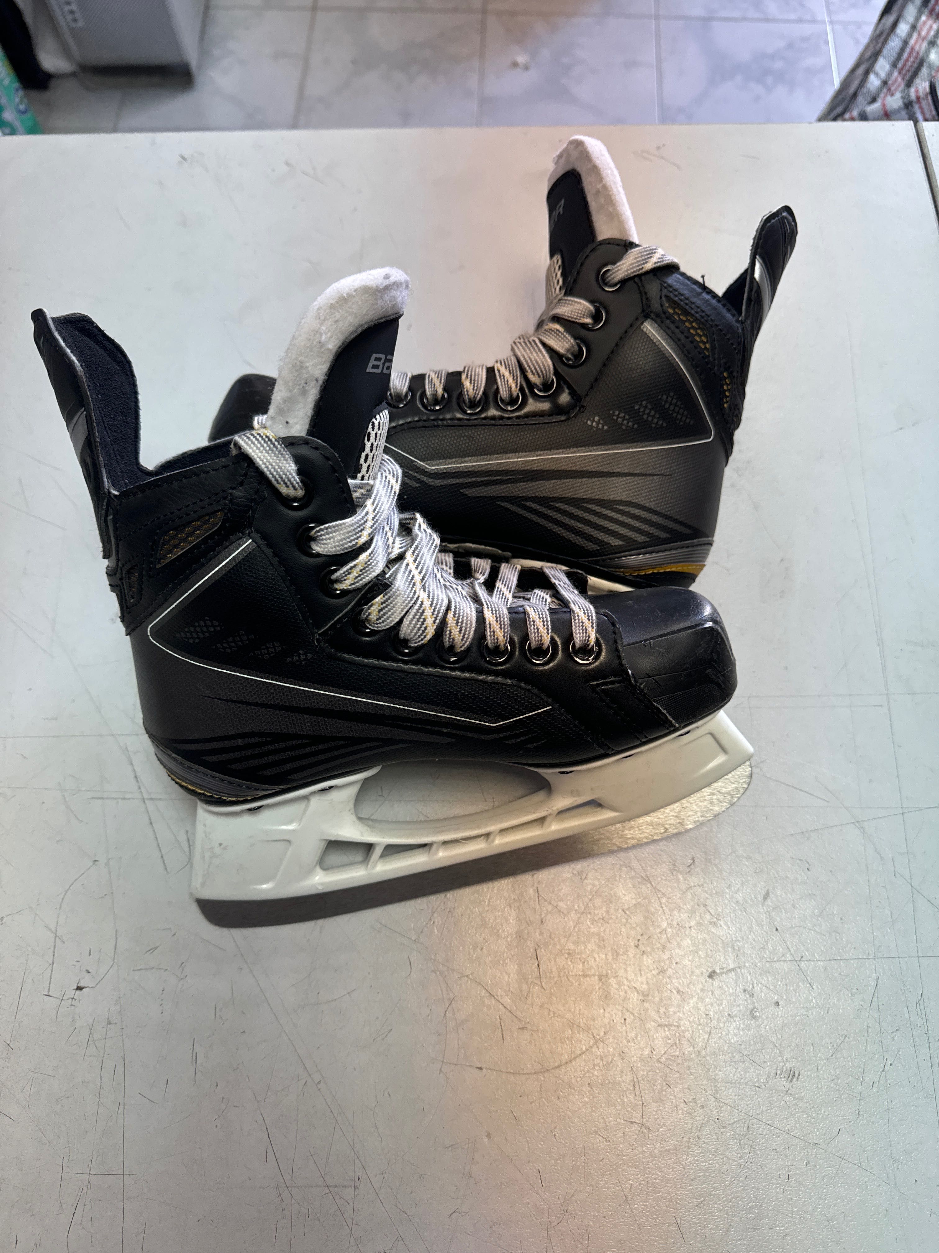 Кънки за хокей на лед Bauer Supreme 150