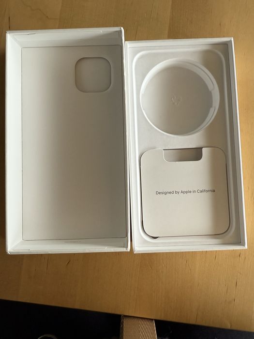 Vand CUTIE ORIGINALA (Iphone 13) + casti + cablu