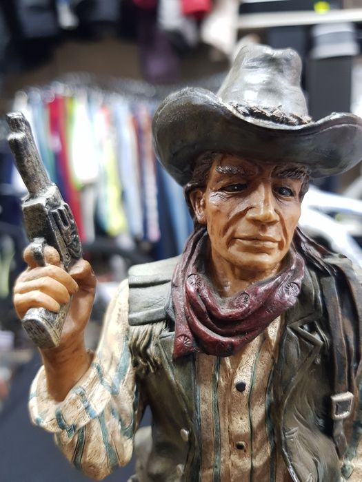 Оригинални статуи на Даниел монфорд