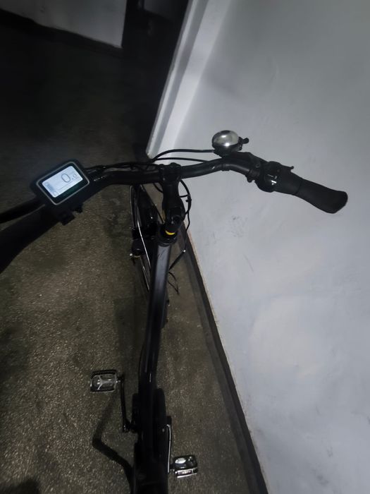 Bicicleta electrica aproape noua