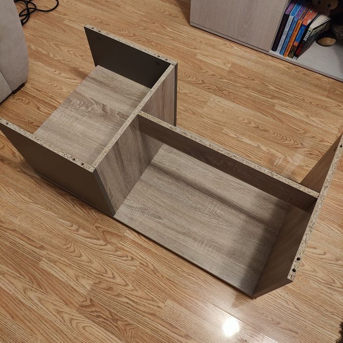 Vând comoda TV 101x50,7x42 cm