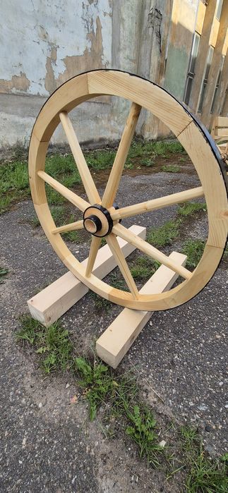 Masa cu bănci, confectionate manual din lemn