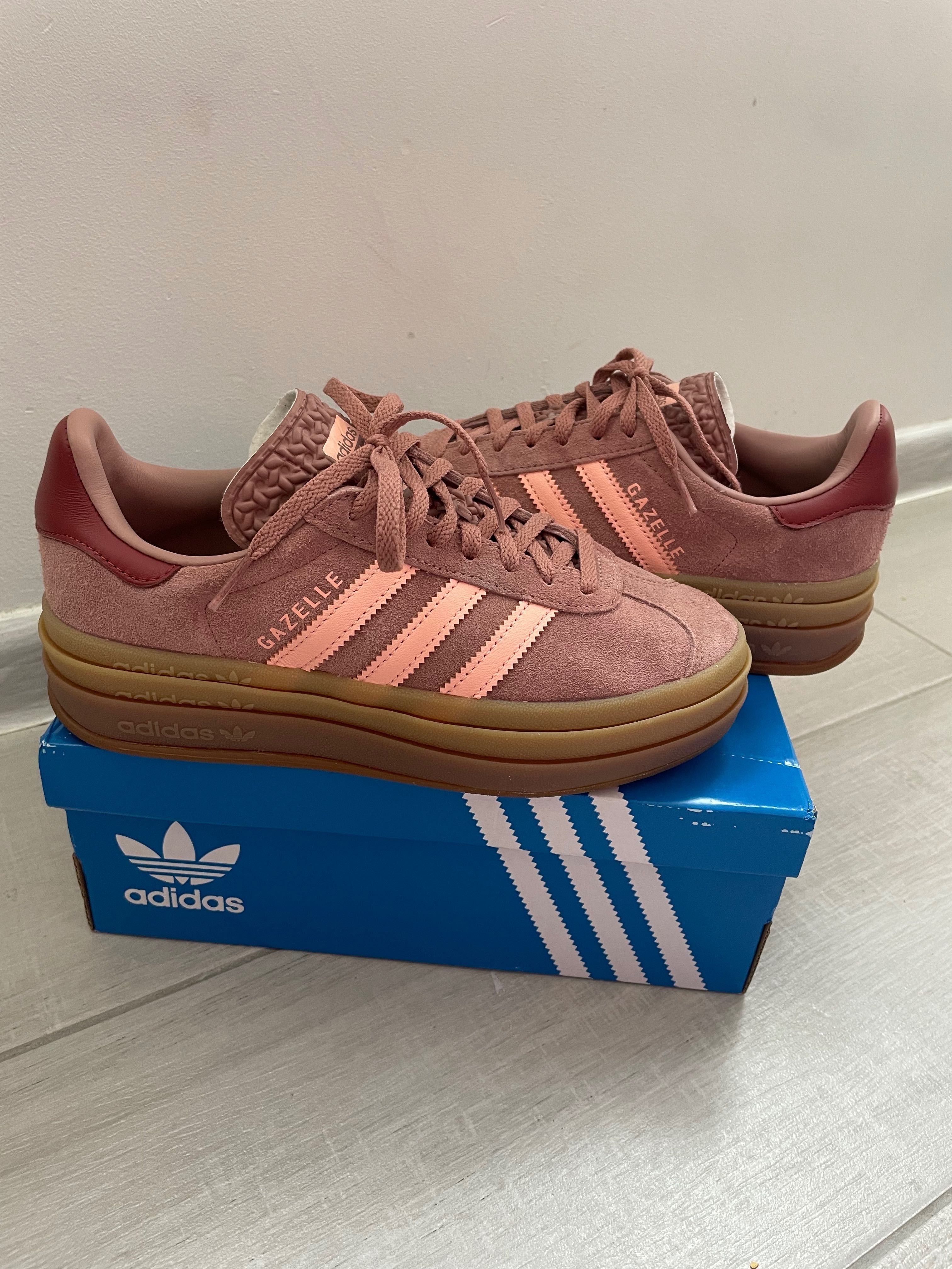Обувки Adisas Gazelle Bold W