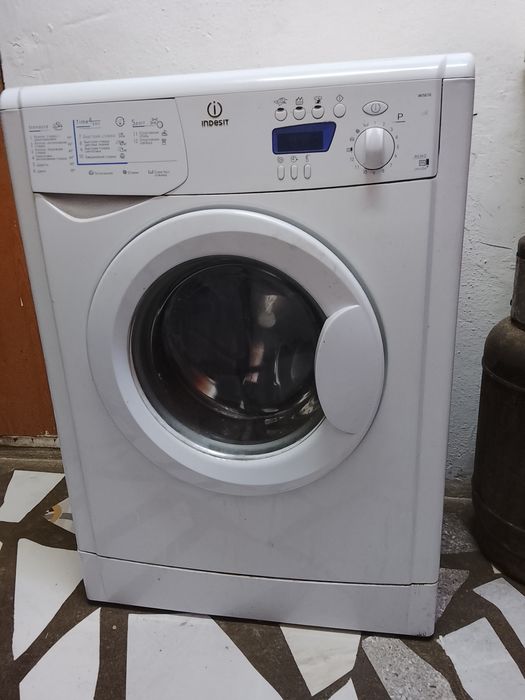 Продам за 10 тысяч.Стиральная машина.