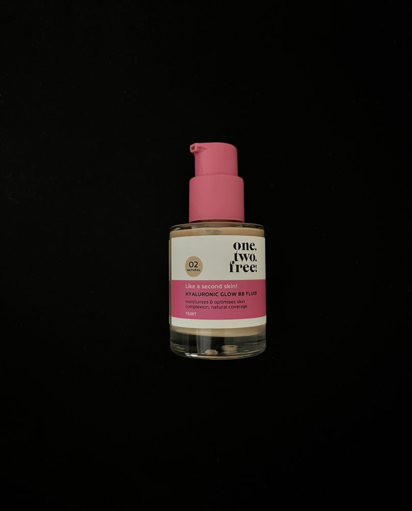 One Two Free фондьотен  HYALURONIC GLOW BB FLUID
