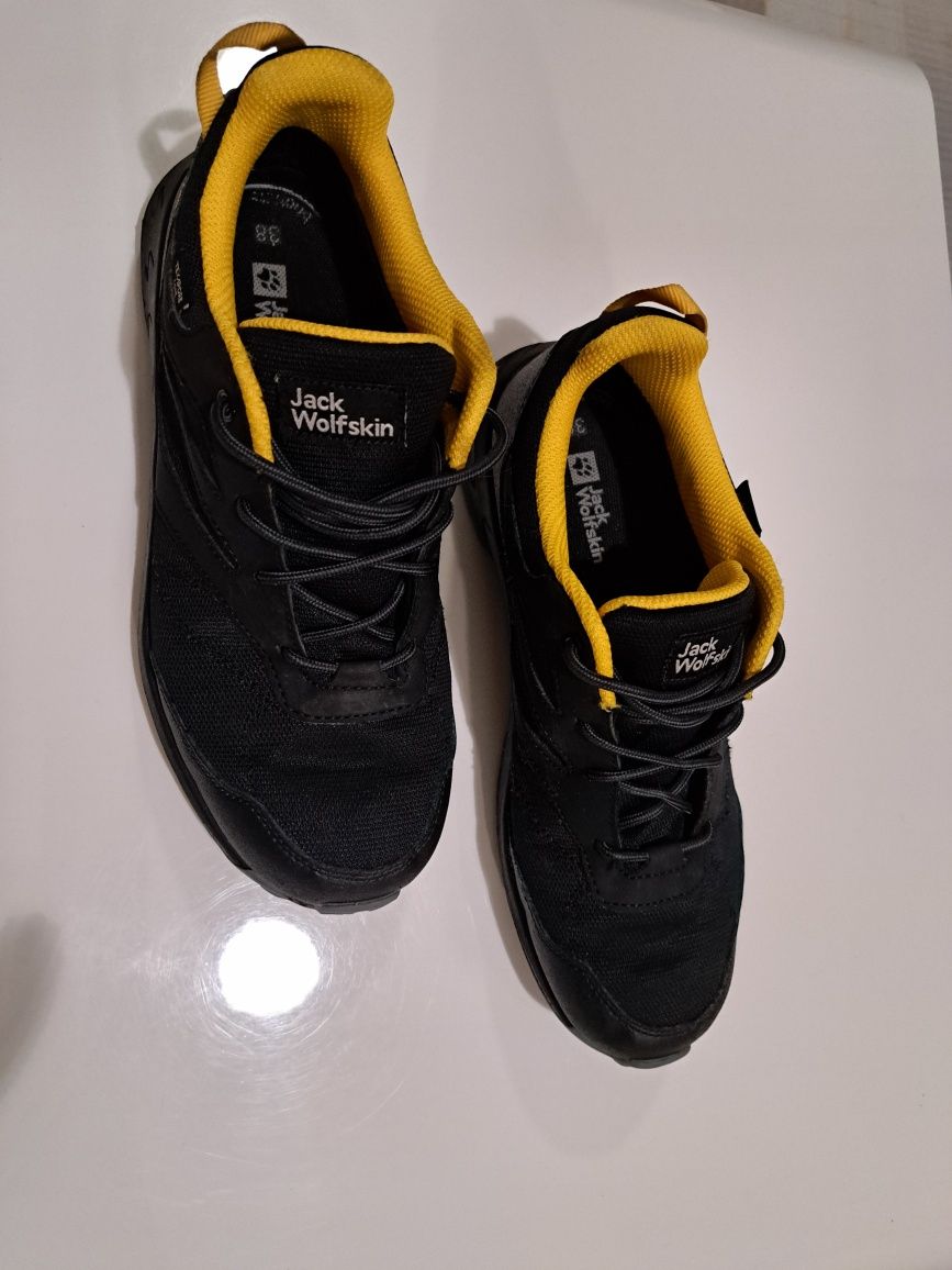 Оригинални маркови Jack Walfskin ,Texapore core,38 номер