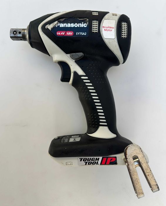 Panasonic EY75A2 - Безчетков гайковерт 14.4V / 18V