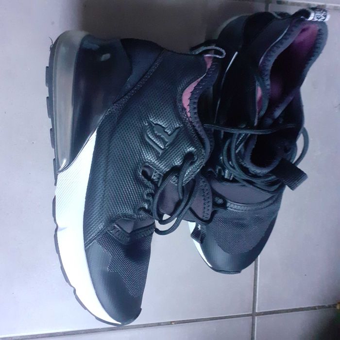 Vand adidasi dama Trussardi Jeans, marimea 35, pret 90 lei