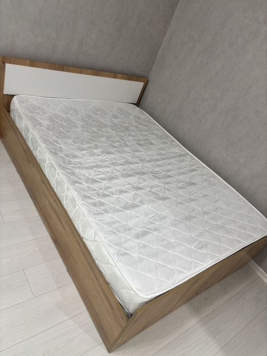 Продам матрас 140х200