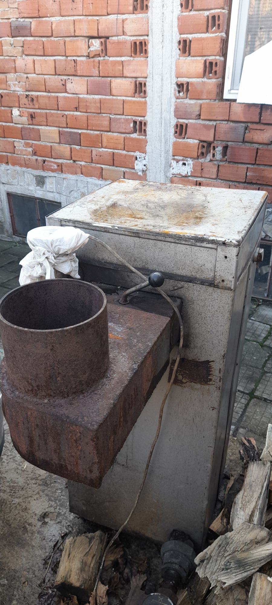 Котел на твърдо гориво.
