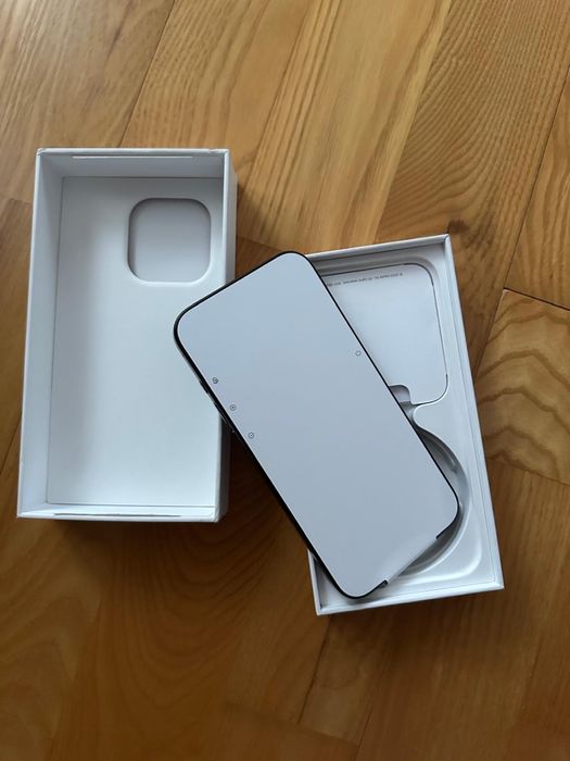 Iphone 15 pro nou negru