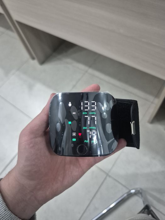 автоматический цифровой тонометр на запястье VK-619.